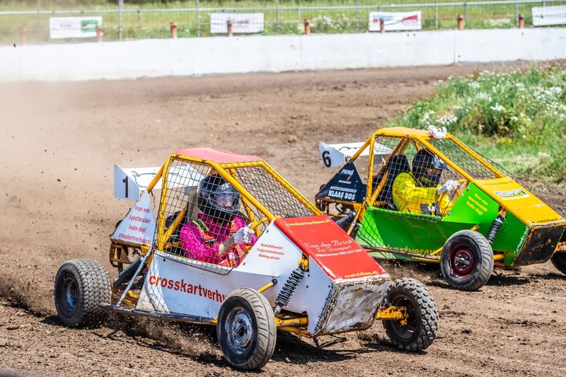 Crosskart-race tijdens een bedrijfsuitje